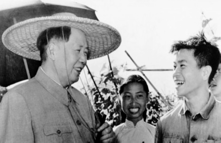 1958年，毛主席在廣東視察。